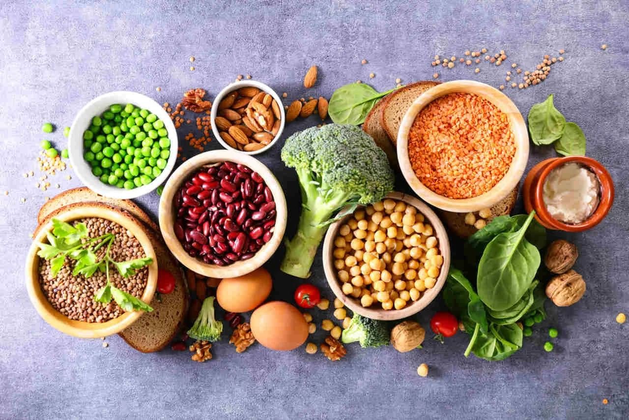 Leguminosas, ovos, brócolis, castanhas e espinafre, fontes de proteína