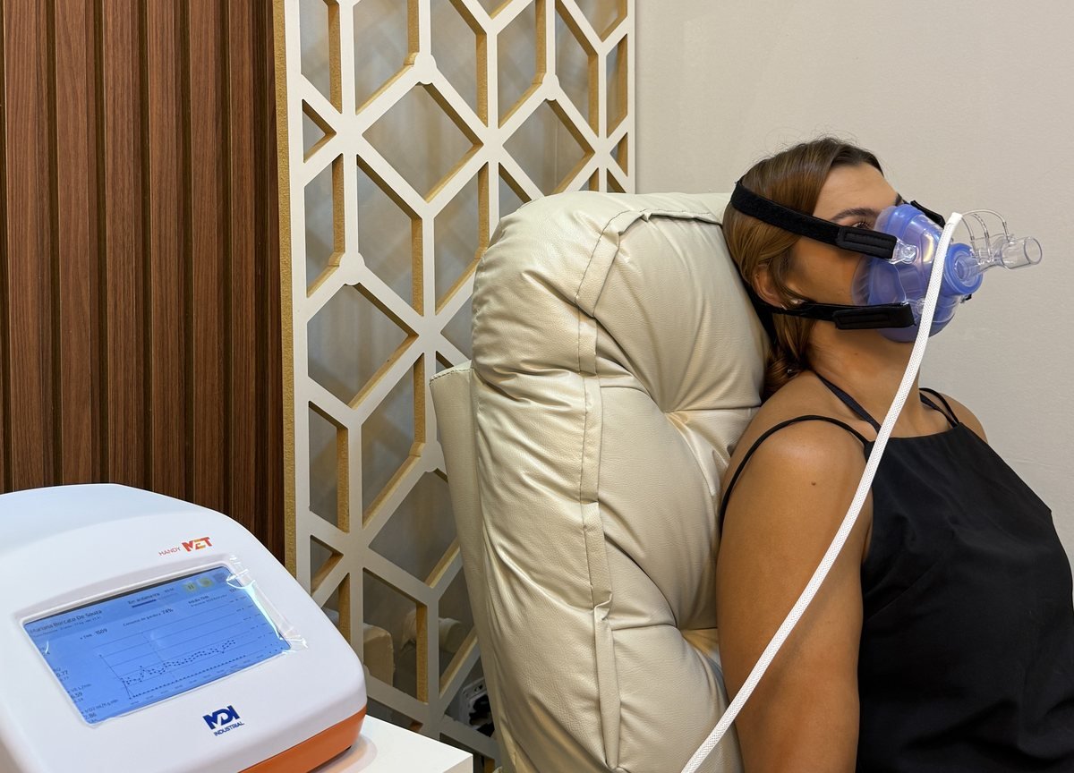 Calorimetria indireta: paciente durante o exame na clínica